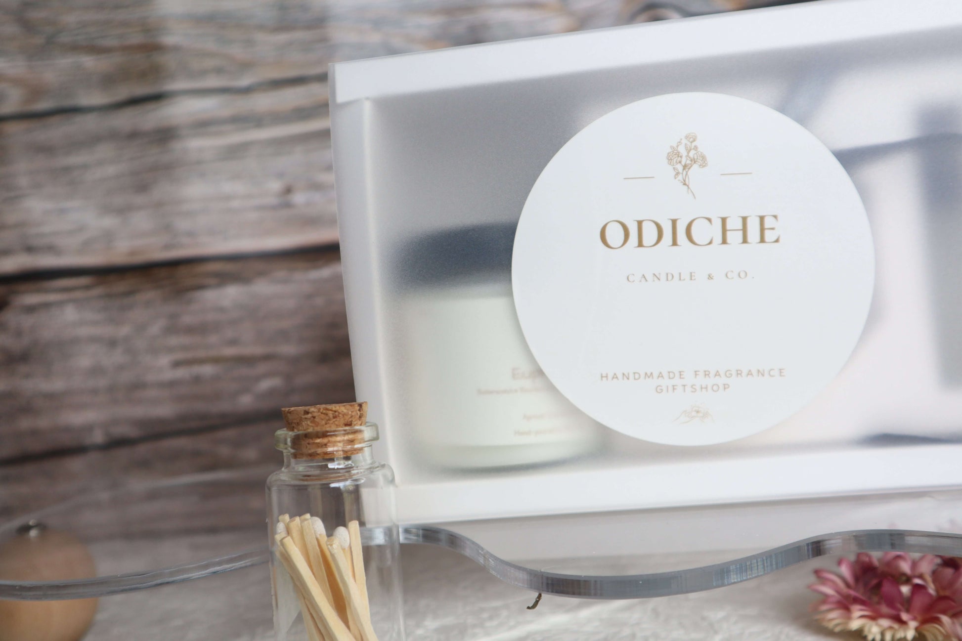Limited-edition Mother's Day gift set with hand-poured soy candles and matchsticks in an elegant package.