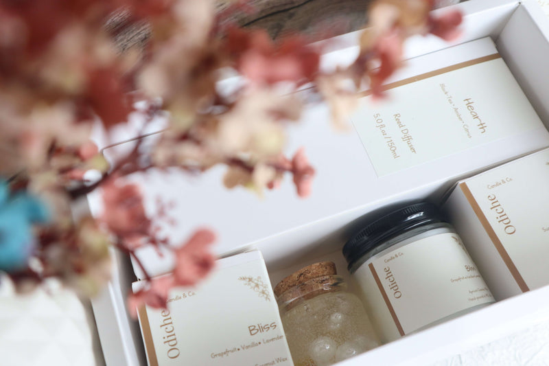 Luxurious Mother’s Day gift set featuring hand-poured soy candles, decorative gel candle, and elegant matchsticks.